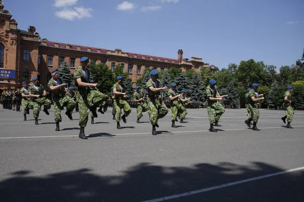Studenci Podczas Porannego Szkolenia Akademii Wojskowej — Zdjęcie stockowe