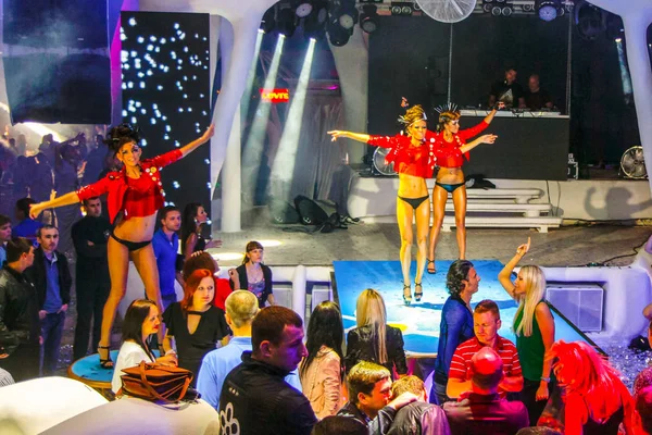 Odessa Oekraïne Mei 2013 Dansers Dansshow Nachtclub Met Kleurrijke Verlichting — Stockfoto