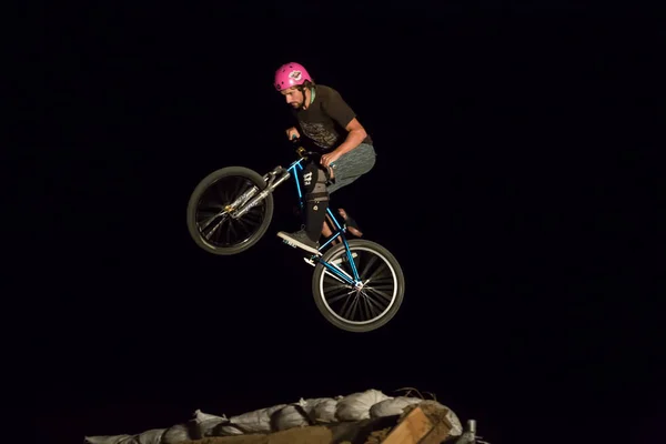 Odessa Ukraine August 2017 Unbekannter Bmx Rider Macht Night Bike — Stockfoto