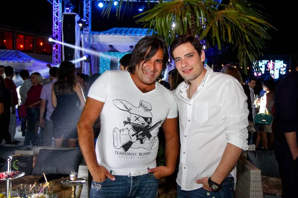 オデッサ ウクライナ 2013 イビサ島の夜のクラブ ポーズとクラブの夜のパーティーでのコンサート中に安静時の人 — ストック写真
