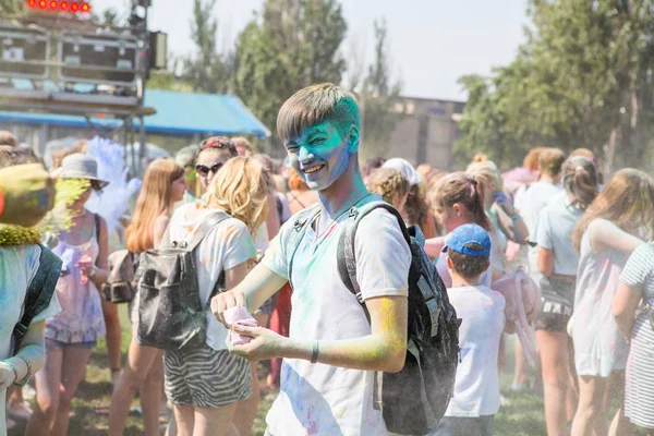 Odessa Ukraine August 2017 Young People Celebrate Holi Color Festival — Stock Photo, Image