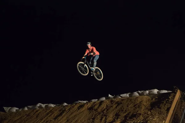 Odessa Ucrânia Agosto 2017 Ciclista Bmx Não Identificado Fazendo Salto — Fotografia de Stock