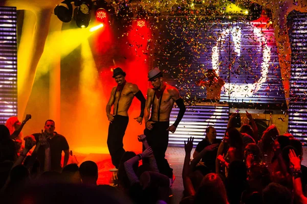 Odessa Ukraina Juni 2013 Dansare Dansföreställning Nattklubben Med Färgglada Lampor — Stockfoto