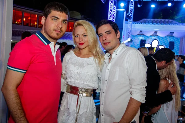 乌克兰奥德萨 2013年5月17日 伊维萨夜总会 人们在音乐会上摆姿势和休息在夜总会聚会上 — 图库照片