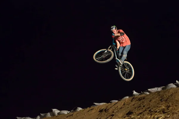 Odessa Ucrânia Agosto 2017 Ciclista Bmx Não Identificado Fazendo Salto — Fotografia de Stock