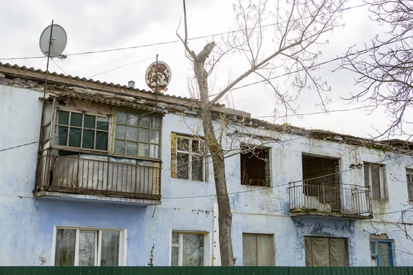 Estragou Casa Velha Ruínas Uma Casa Feita Casca Rocha Palha — Fotografia de Stock