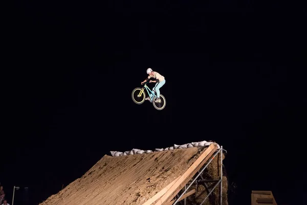 Odessa Ukraine August 2017 Unbekannter Bmx Rider Macht Night Bike — Stockfoto