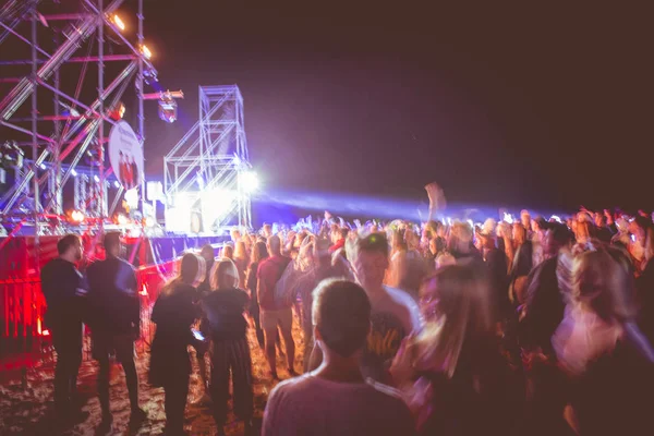 Silhouettes Concert Crowd Front Bright Stage Lights Outdoor Festival Night — Stock Photo, Image