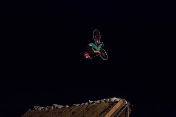 Odessa Ucrânia Agosto 2017 Ciclista Bmx Não Identificado Fazendo Salto — Fotografia de Stock