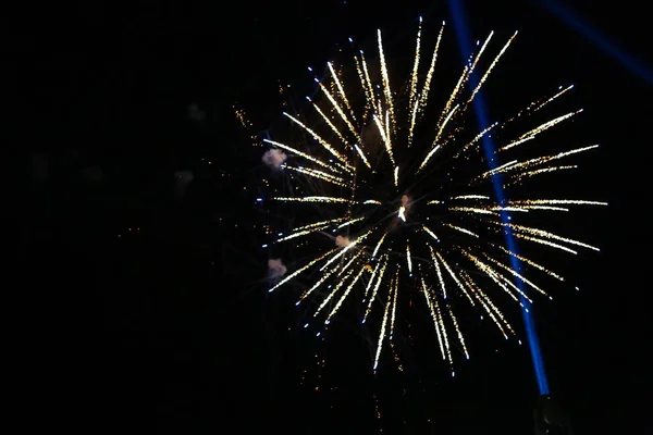 Blick Auf Feuerwerk Das Nachthimmel Explodiert — Stockfoto