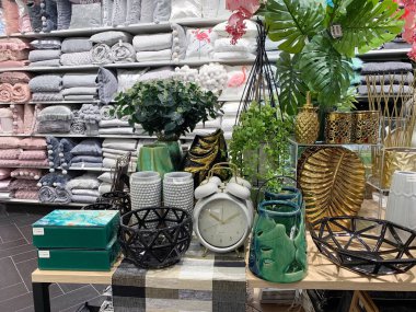 Dekorasyon Mağaza Ev Dekorasyonu. Havlu ve iç dekor için modern tekstil mağazası.