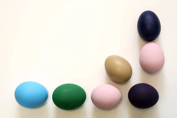 Dziewięć pięknie barwione tło Wielkanoc jaja (2019) — Zdjęcie stockowe