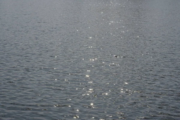 Chaotische Golven Met Reflecties Donker Water — Stockfoto