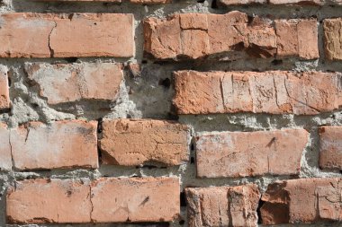 Duvarlı kırmızı tuğla.