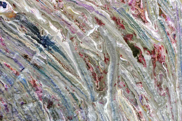 Islbeyaz boya ile palet. Akrilik boyarenkli lekeler. Alacalı tonların karışımı