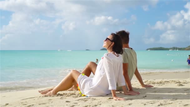 Young couple on white beach during summer vacation. Happy lovers enjoy their honeymoon at exotic island — Stock Video