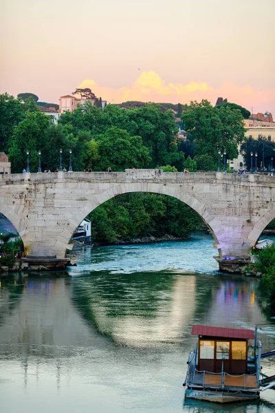 Tiber river in rom, italien — Stockfoto