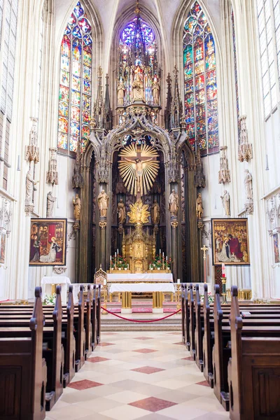 Binnenaanzicht van Maria ben Gestade kerk in Wenen. — Stockfoto