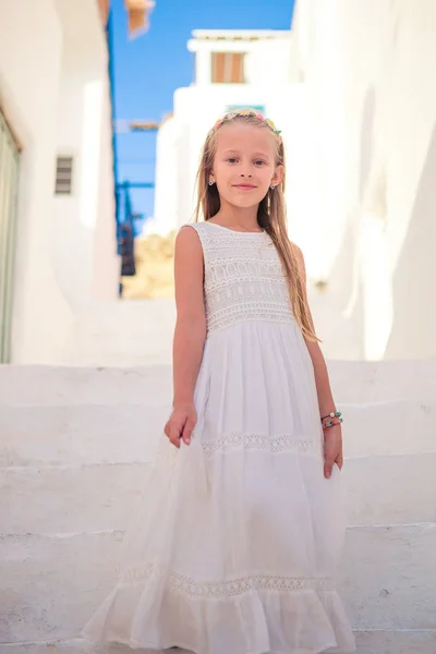 Kid Straat Van Typische Griekse Traditionele Dorp Met Witte Wanden — Stockfoto