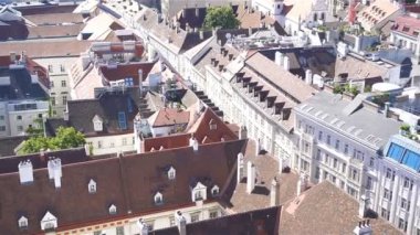 Viyana, Avusturya başkenti güneşli Stephansplatz Meydanı üzerinde St Stephens Katedrali'ne görüntülemek