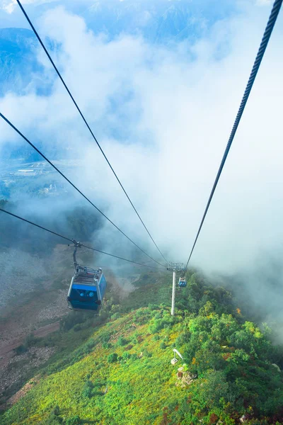 Seilbahn auf den Roza-Gipfel. Sotschi, krasnodar krai, russland — Stockfoto