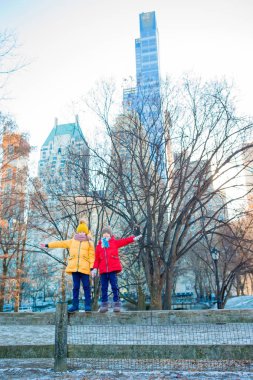 New York 'taki Central Park' ta sevimli küçük kızlar