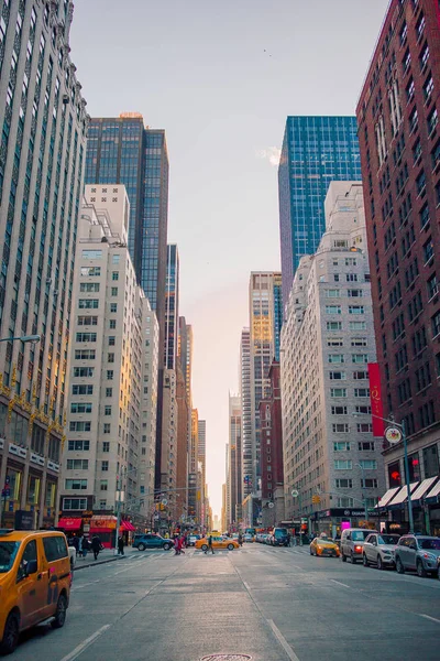 Hermosa calle de Nueva York y América, 01 de enero de 2018 en Manhattan, Nueva York . —  Fotos de Stock