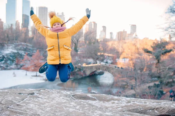 Adorable little girl with view of ice-rink in Central Park at New York City — Stock Photo, Image