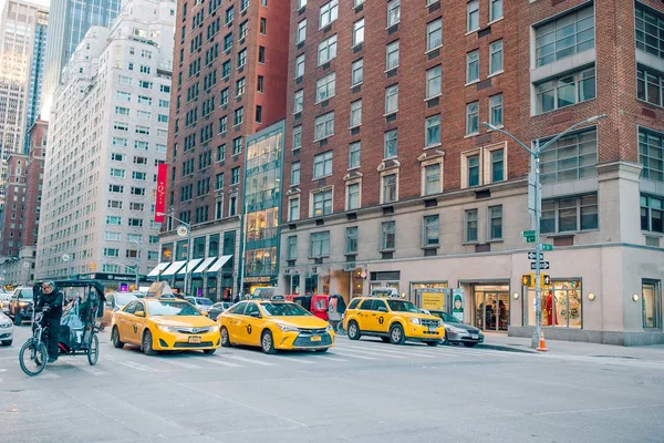 Vackra gatan i New York City och Amerika, 01th januari 2018 i Manhattan, New York City. — Stockfoto