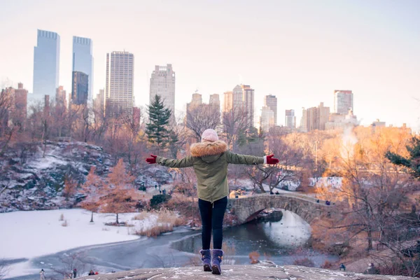 Adorabile ragazza a Central Park a New York — Foto Stock
