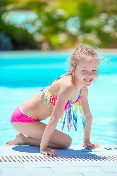 Little active adorable girl in outdoor swimming pool ready to swim — Stock Photo, Image