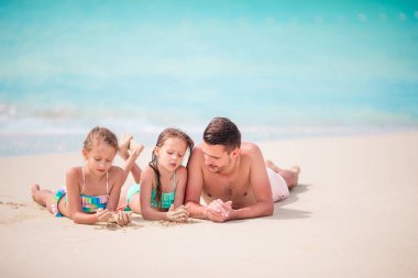 Baba ve plaj tatil tropikal yaz zevk çocuklar