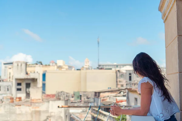 Young attractive woman on old balcony in apartments in Havana — Stock Photo, Image