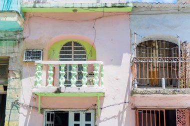 Havana, Küba - 14 Nisan 2017: Otantik görünümü Eski Havana'da evi terk