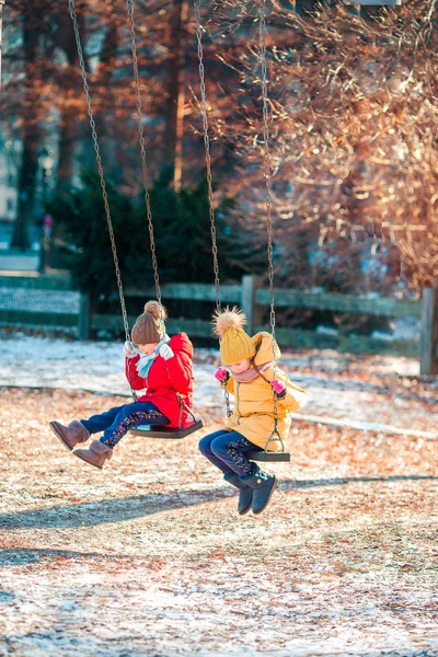 Adoráveis meninas se divertindo no Central Park em Nova York — Fotografia de Stock