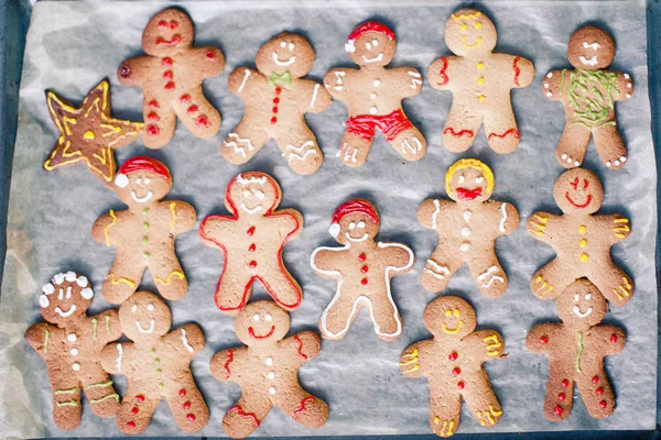 Raw Gingerbread Men Glaze Baking Sheet Christmas Eve — Stock Photo, Image