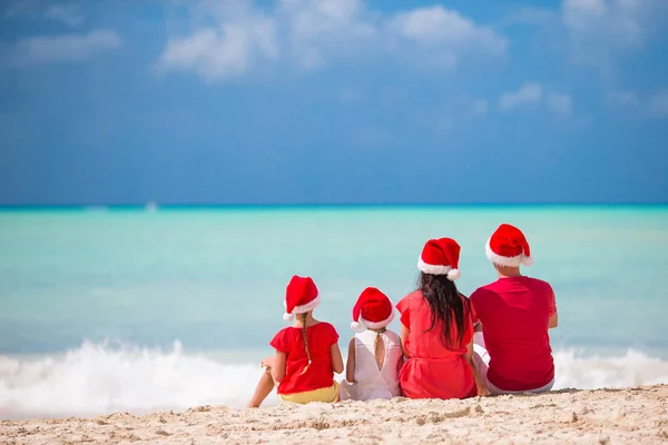 Happy family with two kids in Santa Hat on summer vacation — Stock Photo, Image