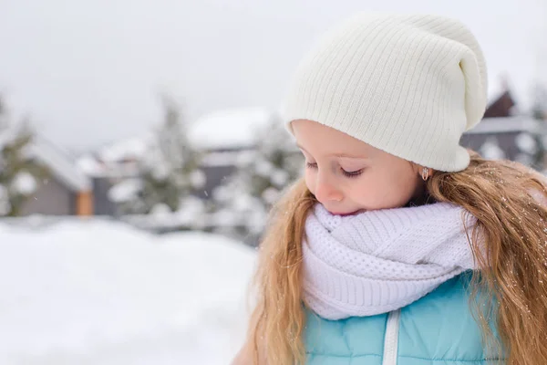 Portrait of little adorable girl in snow sunny winter day — Stock Photo, Image