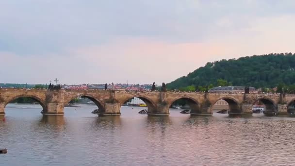 Mostu Karola Centrum Pragi Zachodzie Słońca — Wideo stockowe