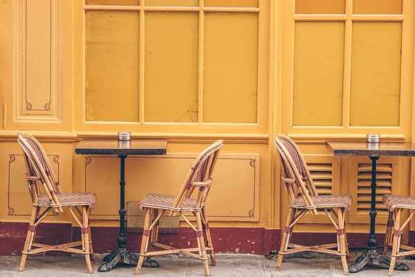 Vacío de verano al aire libre restaraunt en Europa. —  Fotos de Stock