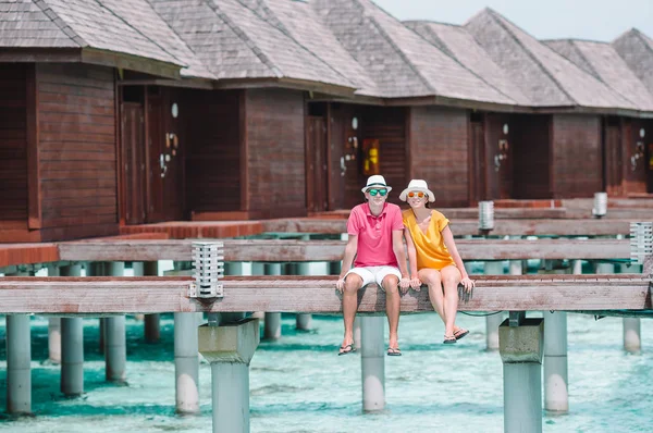 Young couple on beach jetty at tropical island in honeymoon — Stock Photo, Image