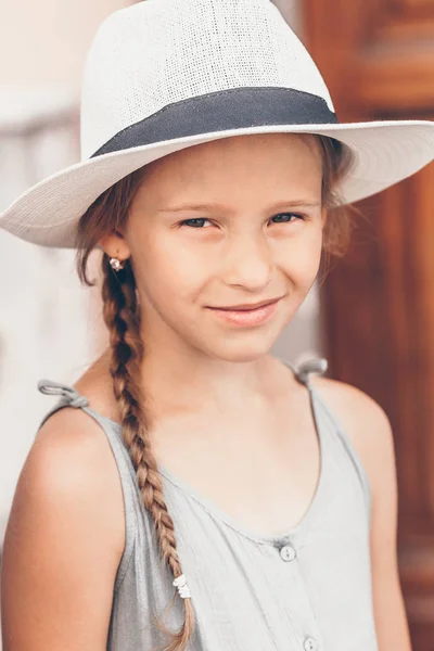Adorable fashion little girl outdoors in European city Rome — Stock Photo, Image