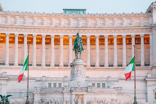 Pomnik Vittorio Emanuele II lub ołtarz Ojczyzny w Rzymie, Włochy. — Zdjęcie stockowe