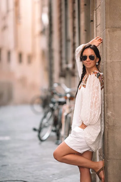 Young woman walking along the deserted streets of Europe. — Stock Photo, Image