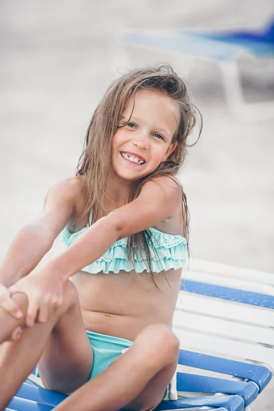 ダンス ビーチで美しい少女の肖像画 — ストック写真