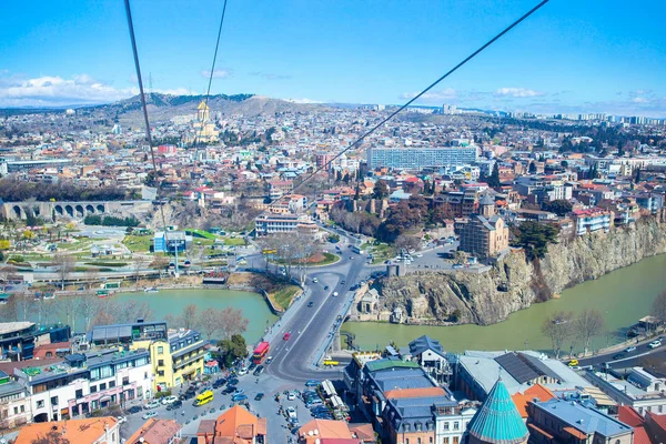 Panorama città di Tbilisi. Città vecchia, nuovo parco Summer Rike, fiume Kura, Piazza Europa e Ponte della Pace — Foto Stock