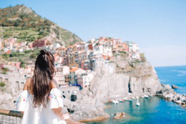 Manarola, Cinque Terre, Liguria, İtalya manzaralı turist