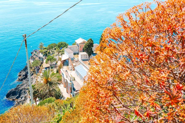 Szlak Azure jest najprostszym, najbardziej znanym i najczęściej odwiedzanym szlakiem w całym Cinque Terre — Zdjęcie stockowe