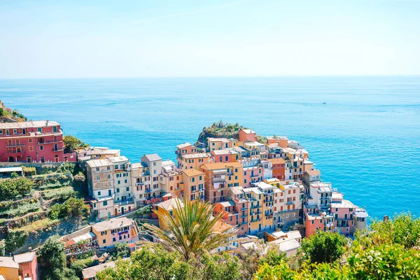 Splendida vista sul bellissimo borgo di Manarola nella Riserva delle Cinque Terre. Regione Liguria Italia . — Foto Stock