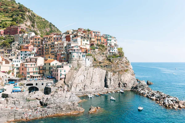 Splendida vista sul bellissimo borgo di Manarola nella Riserva delle Cinque Terre . — Foto Stock